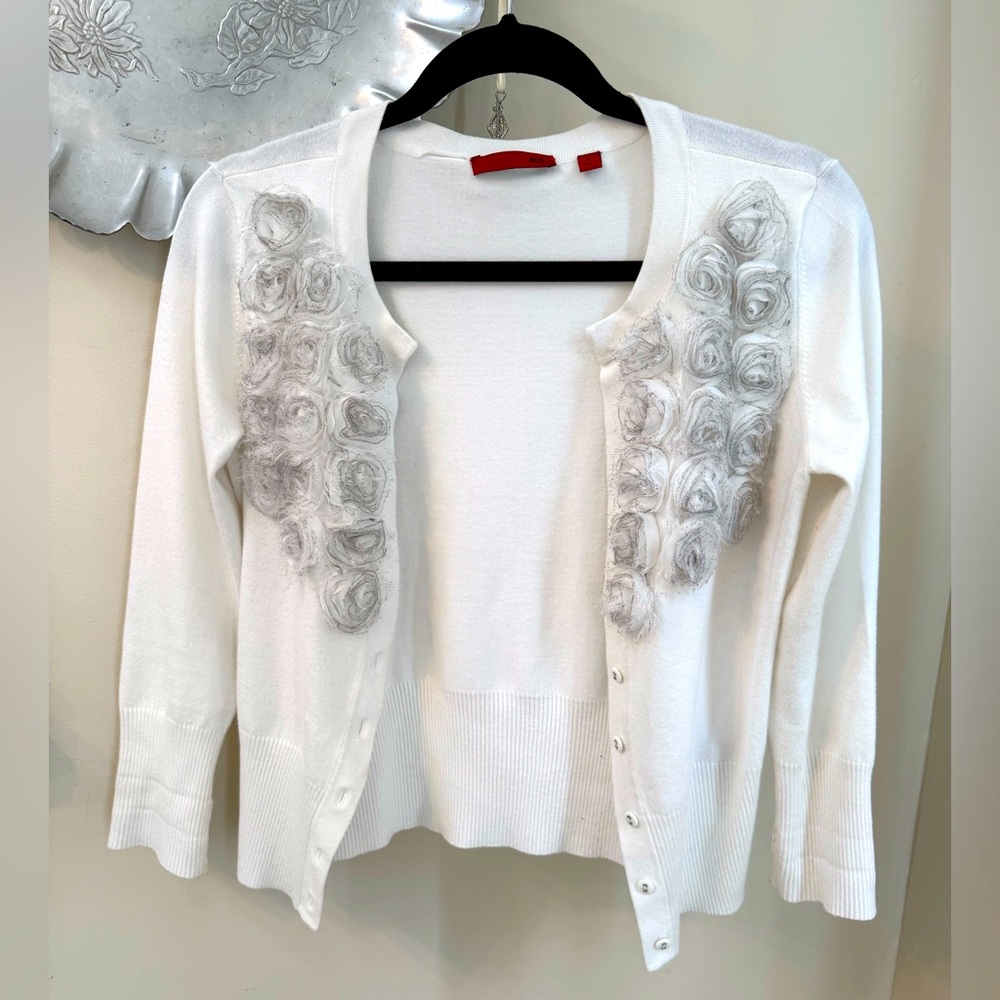 Elegant White Cardigan with Floral Accents